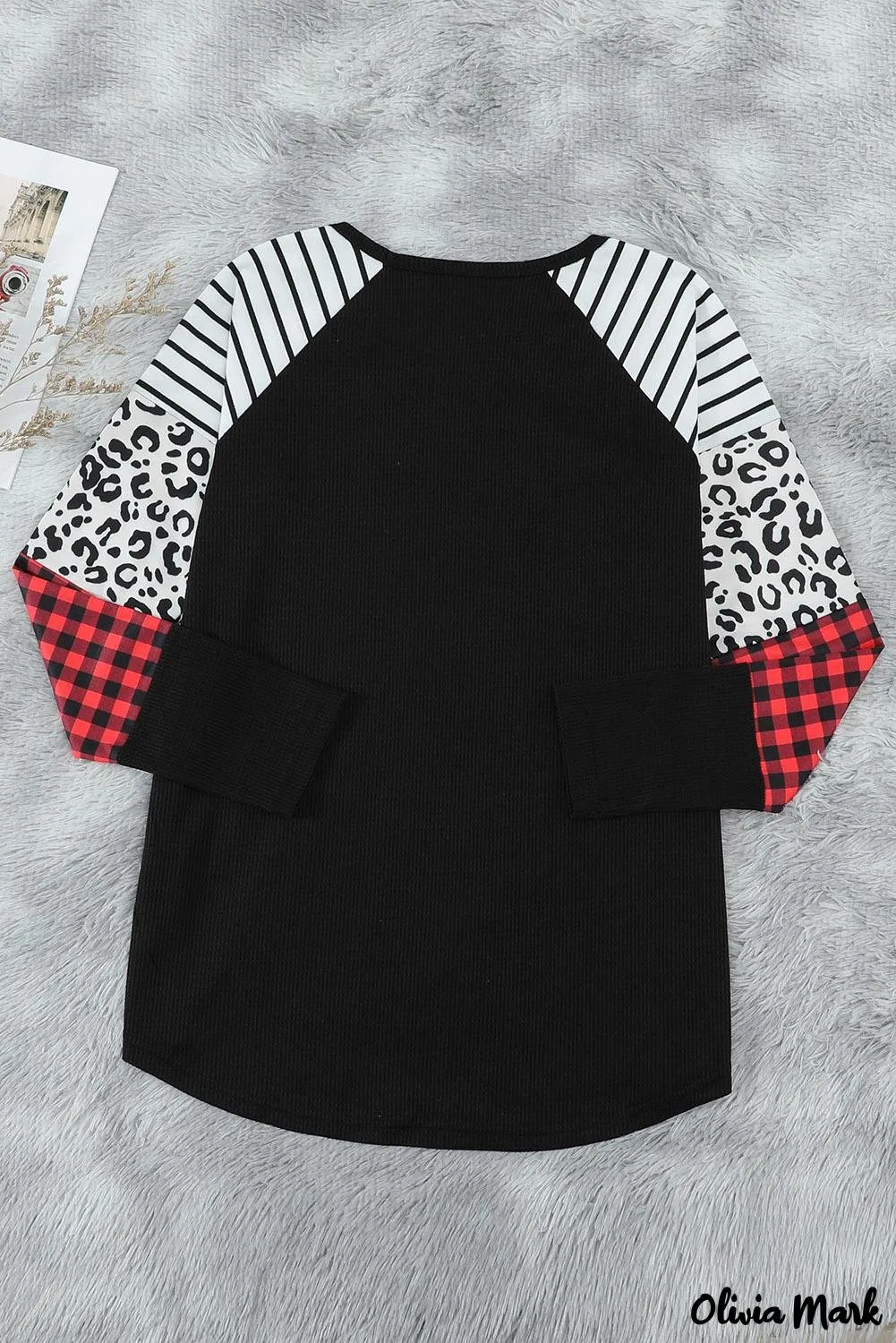 Deanwangkt - Black Waffle Knit Printed Crew Neck Blouse