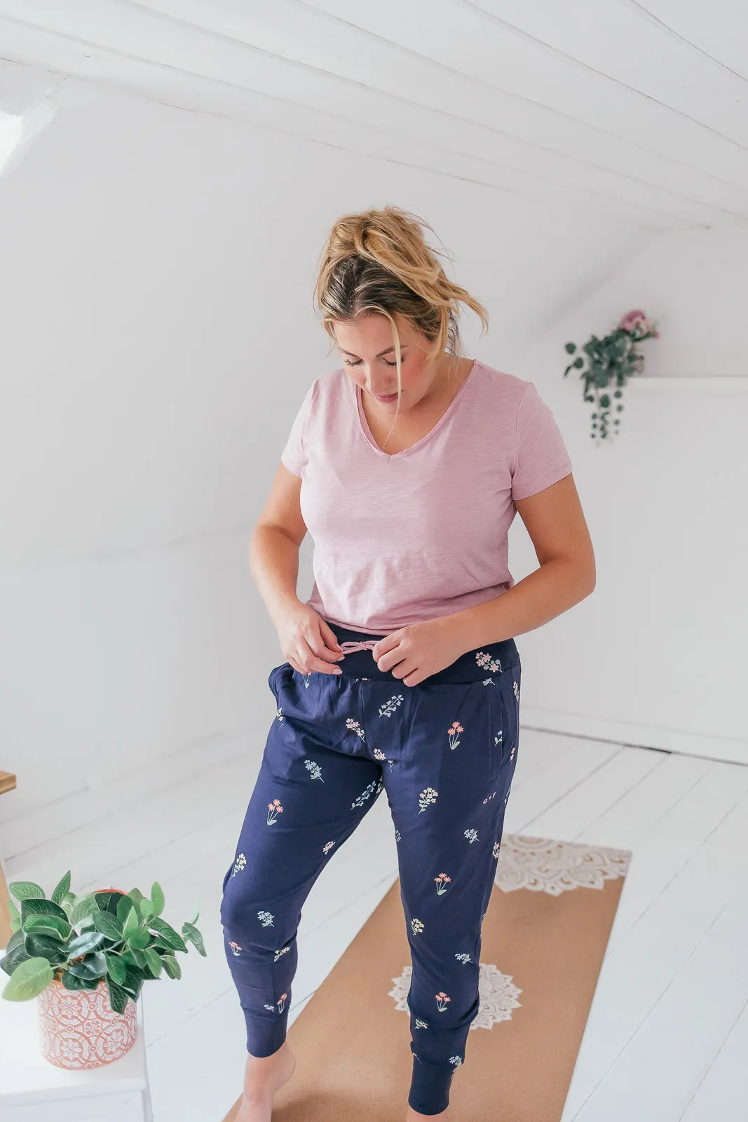 O&F Floral Print Stretch Joggers - Navy