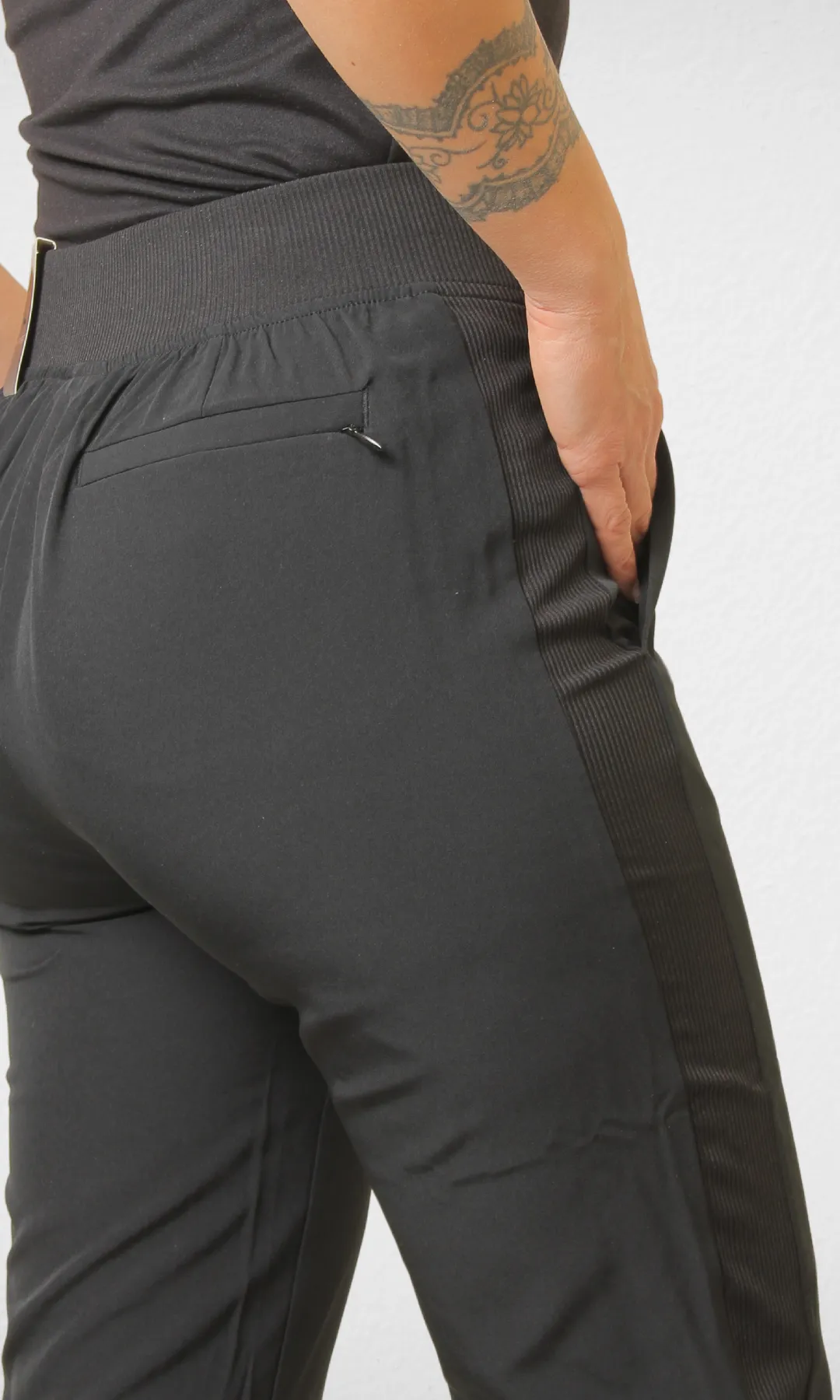 Women Sports Relaxed Pants - Black